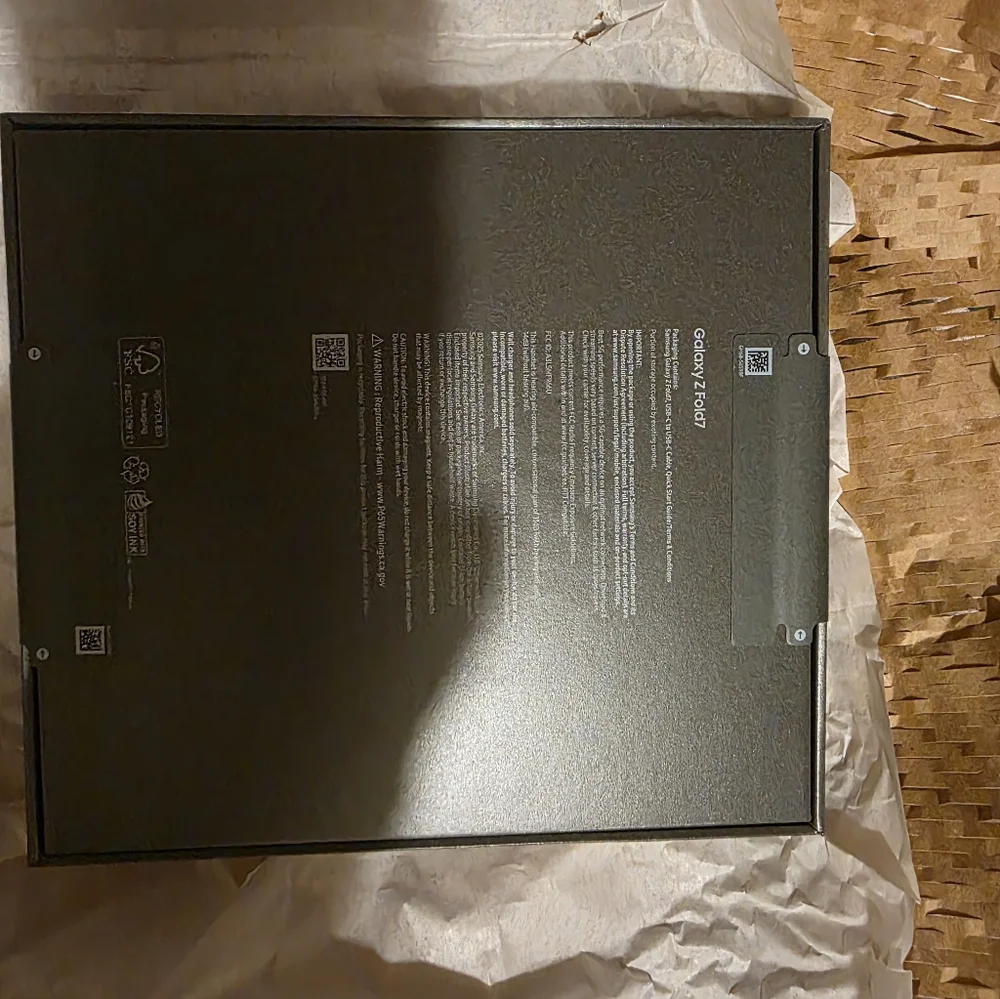 Samsung Jet Black Packaging with White Details